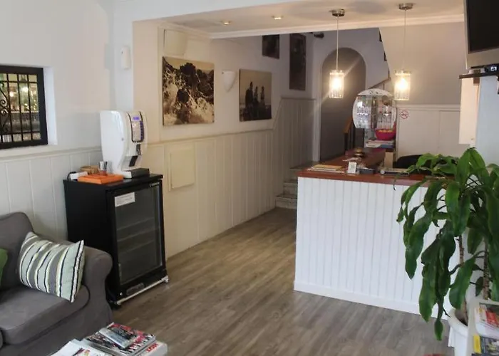 Paco Πανσιόν *